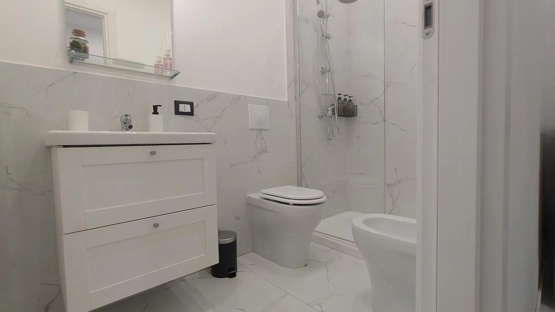 Zzzstation Rooms Rom Gæstehus